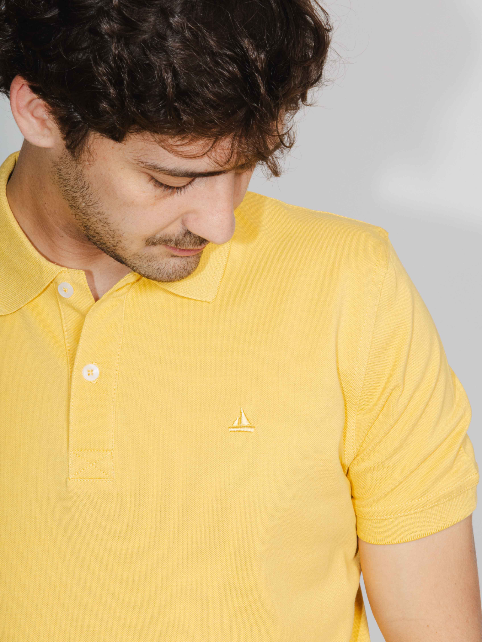Polo piqué amarillo