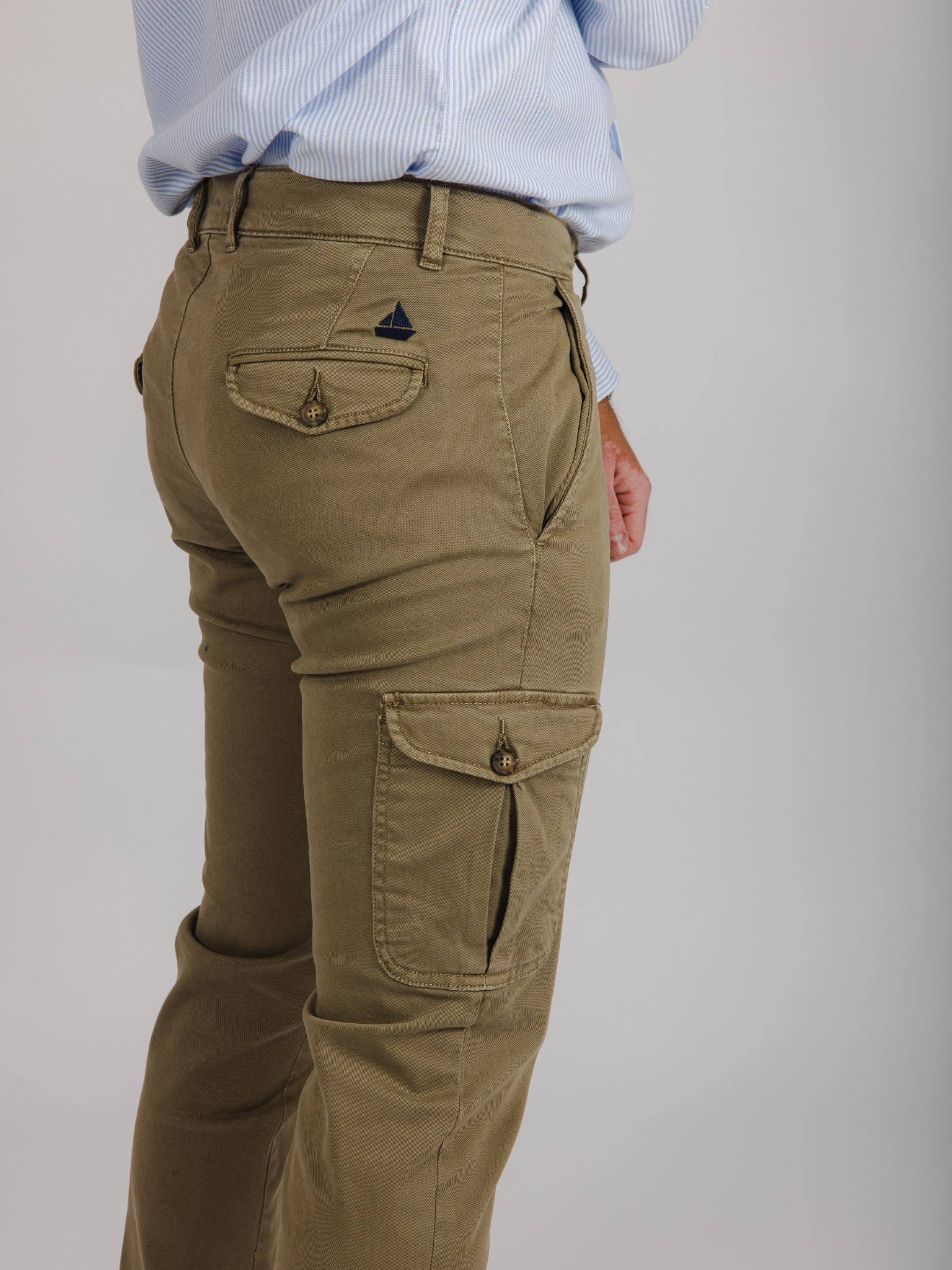 Imagen Pantalón cargo khaki