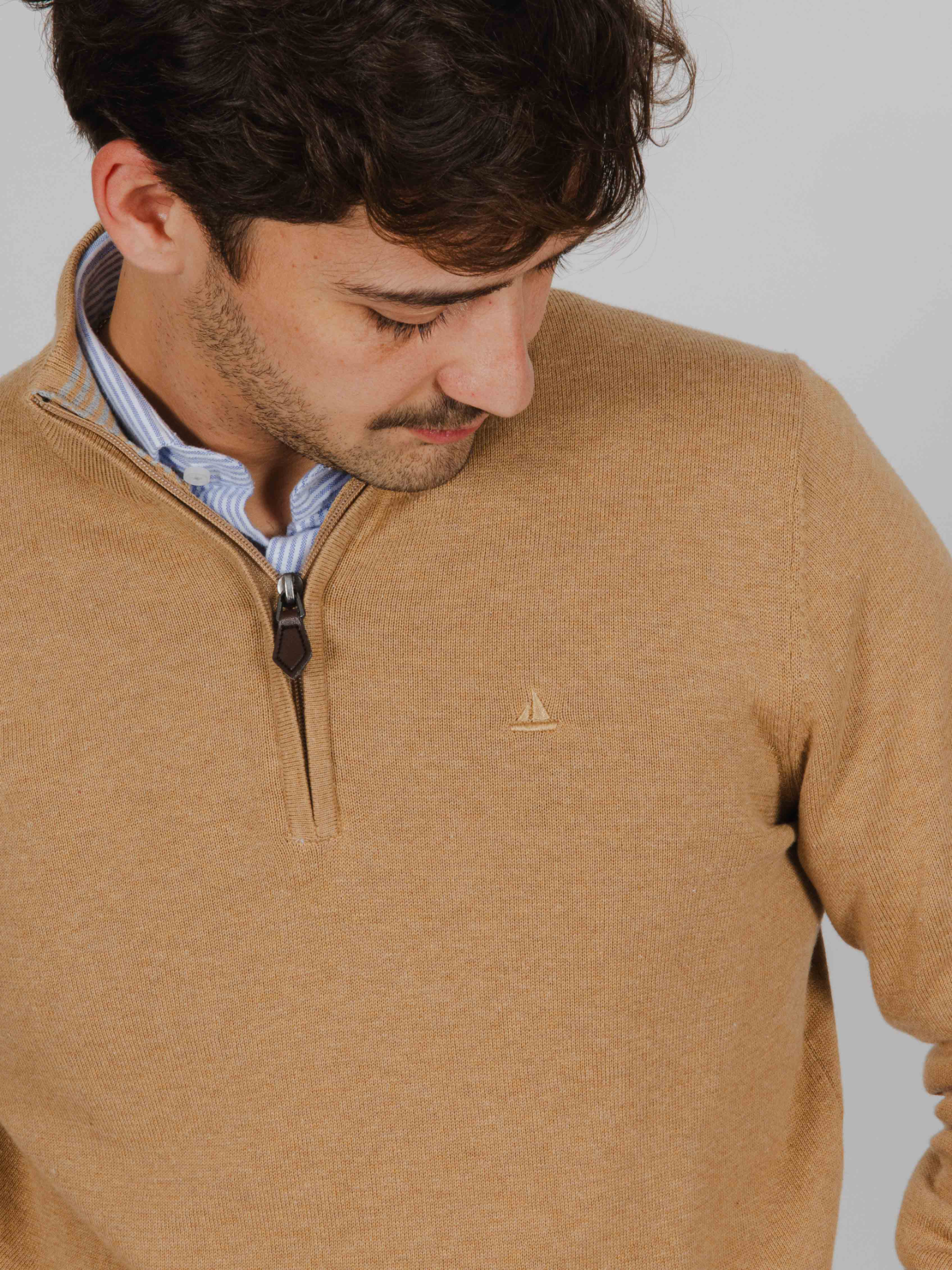 Jersey cremallera camel