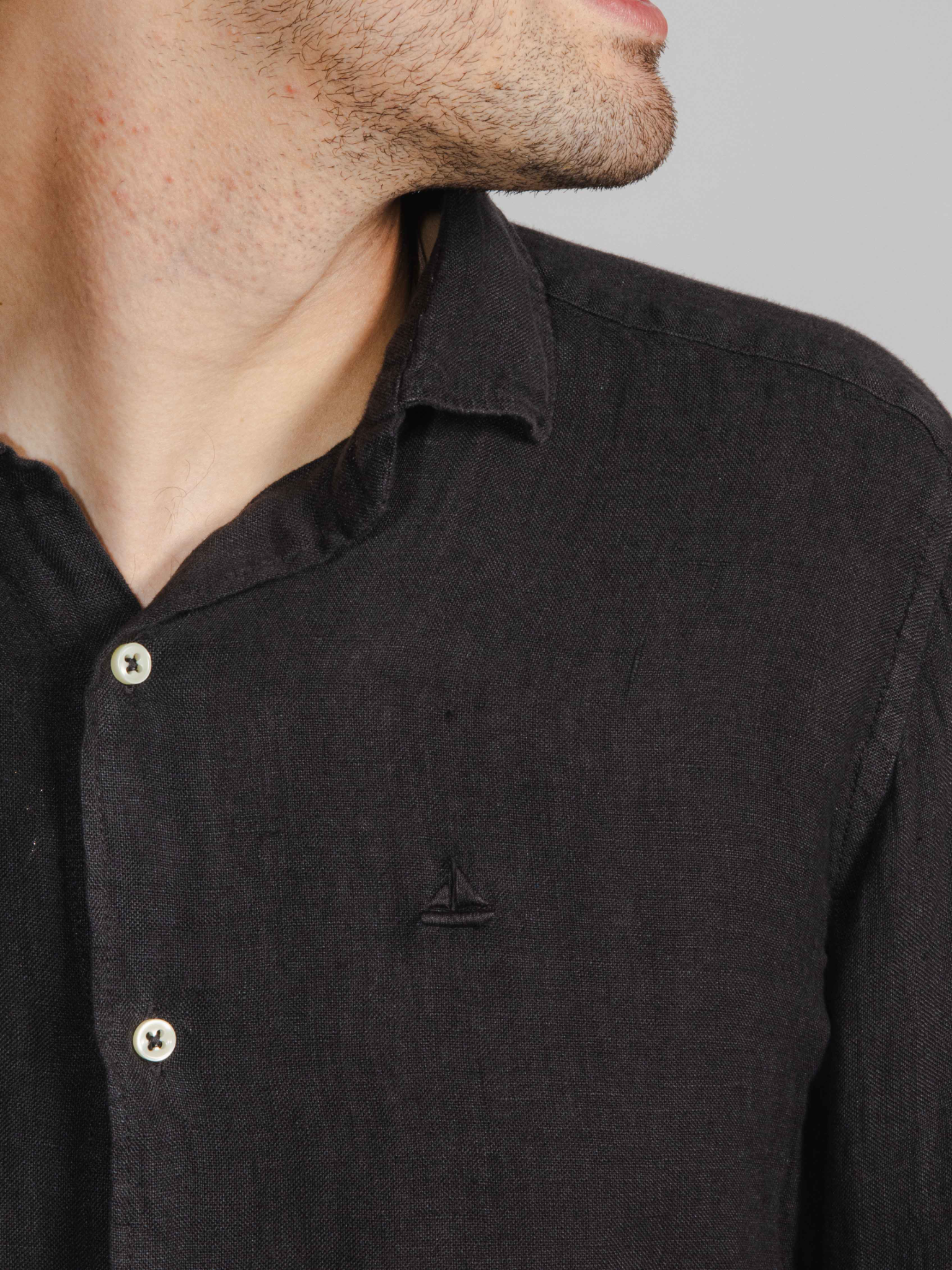 Camisa lino marrón oscuro
