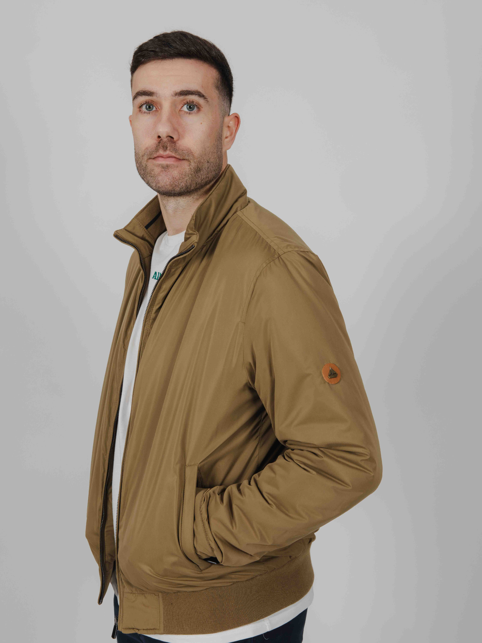 Cazadora bomber camel