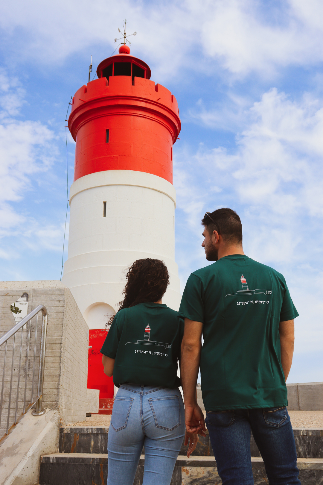 Imagen Camiseta Faro Rojo verde bosque